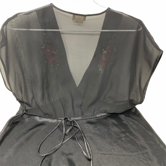 VTG Delicates Black Embroidered Red Roses V Neck Cap Sleeves Maxi Gown Medium - Picture 6 of 16